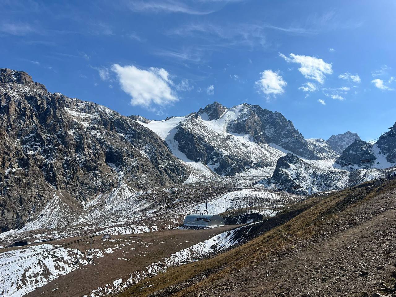 頂層的雪山景